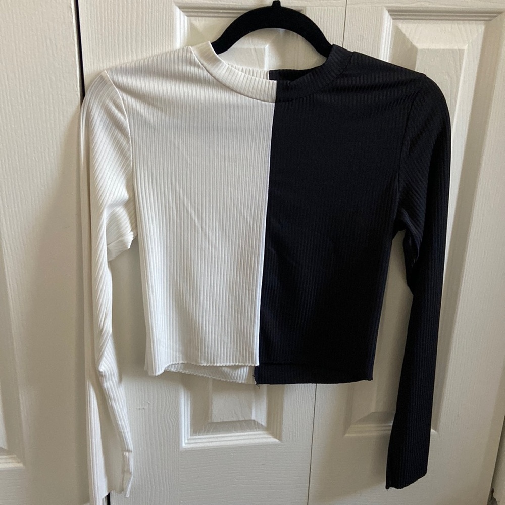 Two tone long sleeve. semi cropped. Size medium